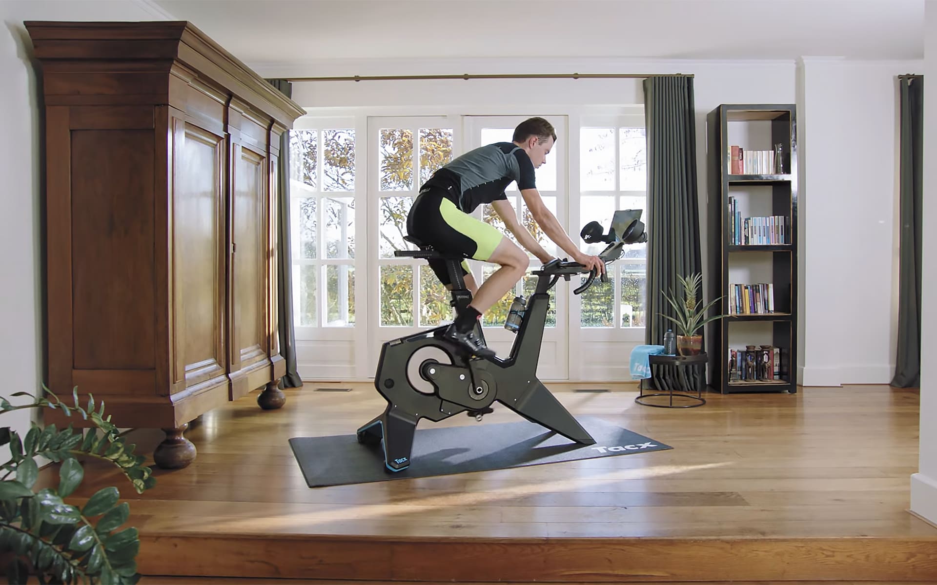 В наличии премиальные велостанки Tacx Neo Bike Plus! 