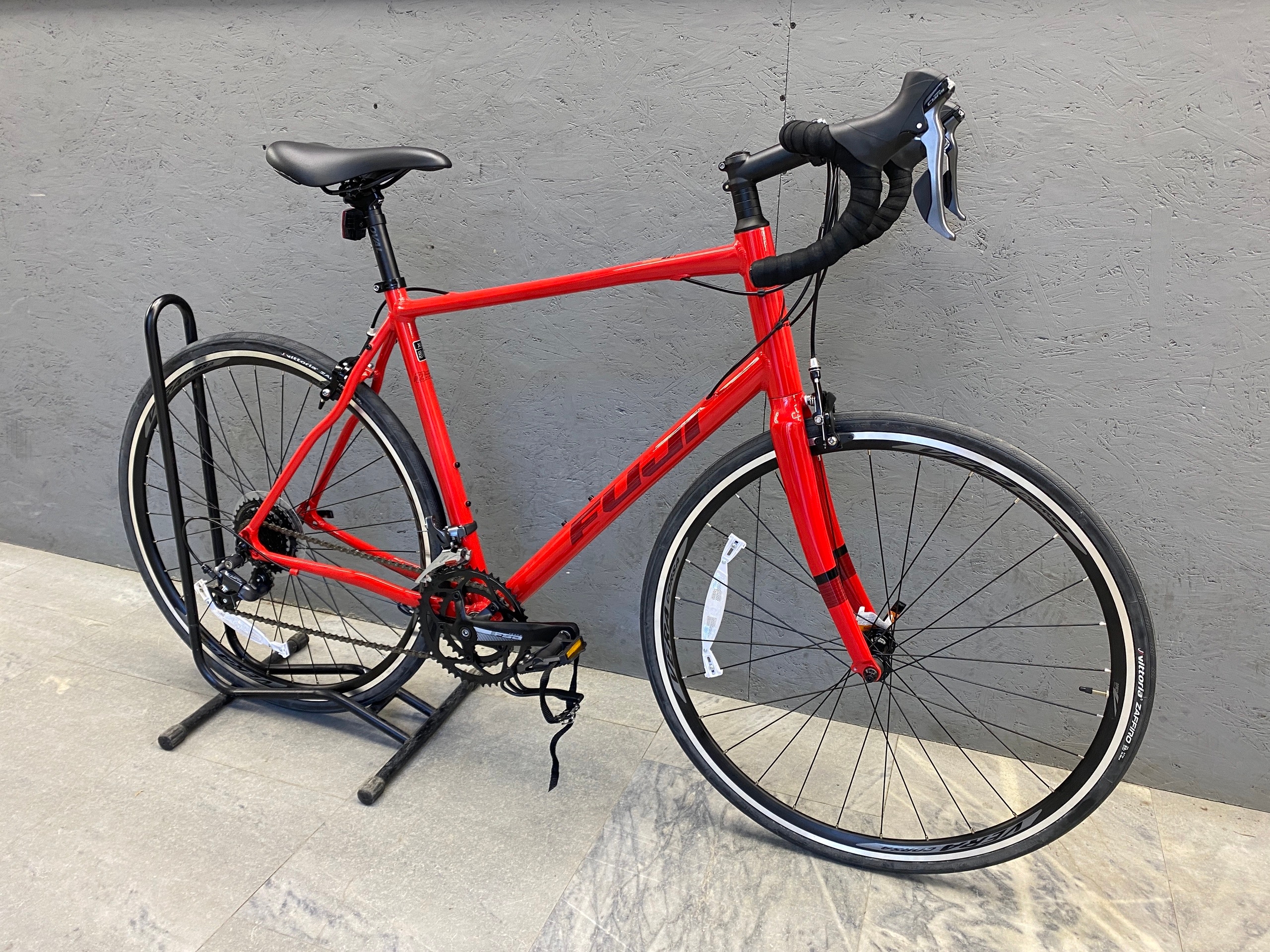 Классический шоссейник Fuji Sportif 2.3