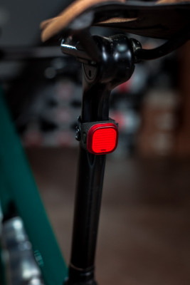Фонарь задний Knog Blinder Mini Square Rear