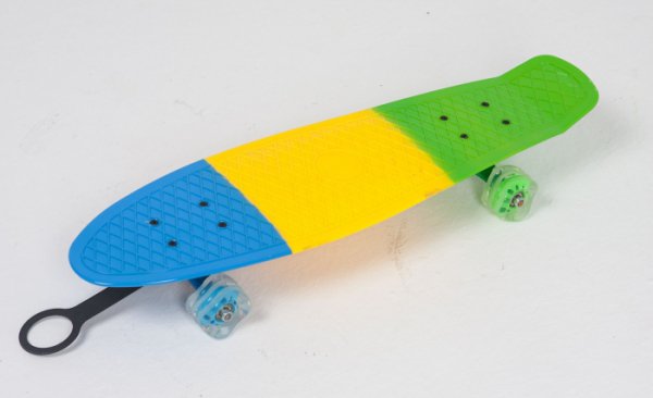 Скейт пластиковый трехцветный Moove&Fun 27X8" с колесами Monster