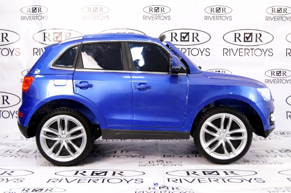Электромобиль RiVeRToys AUDI Q5