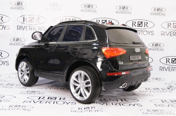 Электромобиль RiVeRToys AUDI Q5