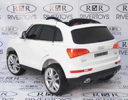 Электромобиль RiVeRToys AUDI Q5