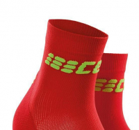 Мужские ультралегкие спортивные компрессионные носки  CEP Ultralight Short Socks / Красный-Зеленый 
