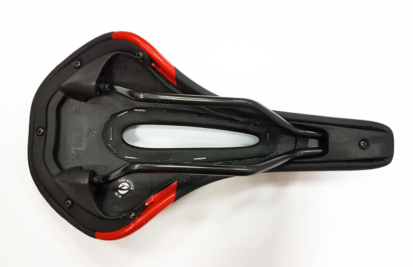 Седло DDK D3735 Race Comfort, стальная рамка, черное 274х143mm