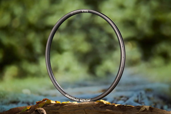 Обод 29" E THIRTEEN Grappler Race Carbon Enduro 30mm 28h Black