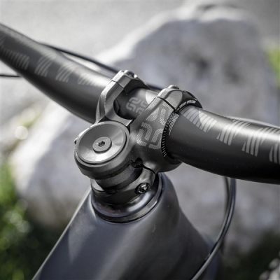 Руль E THIRTEEN Race Carbon Handlebar 800х35х35mm Black