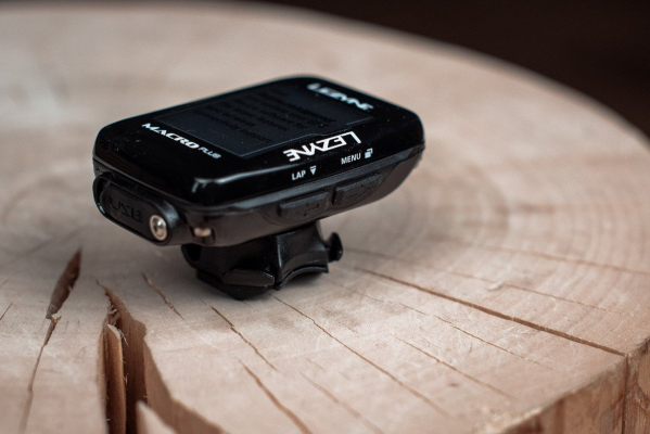 Велокомпьютер Lezyne Macro Plus GPS 2023