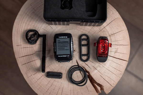 Велокомпьютер Lezyne Macro Plus GPS Smart Loaded 2023