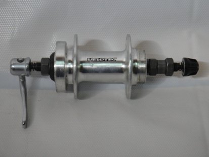 Велосипедная втулка TBS задняя VELOTEC дисковая серебреная